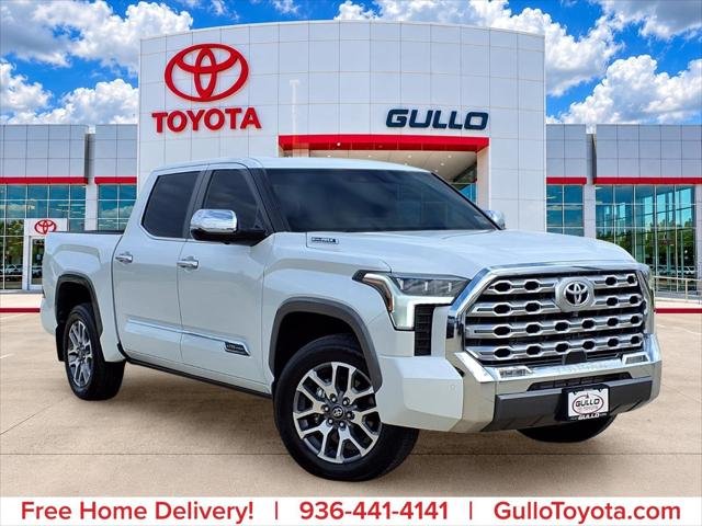 Certified Used 2025 WIND CHILL PEARL Toyota  image 1