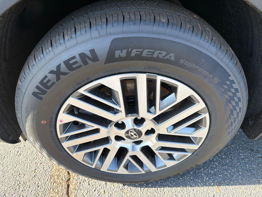 New 2026 Black Hyundai SEL FWD image 11