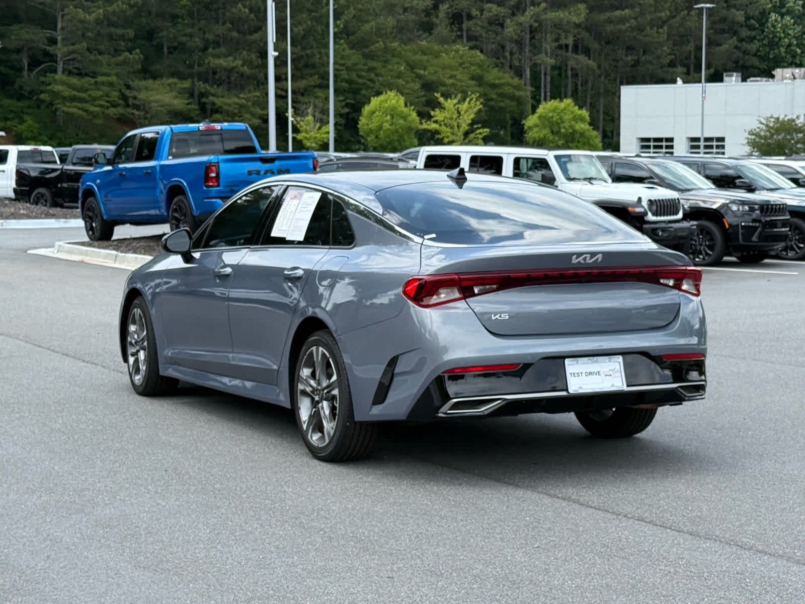 Used 2023 Everlasting Silver Kia EX image 3