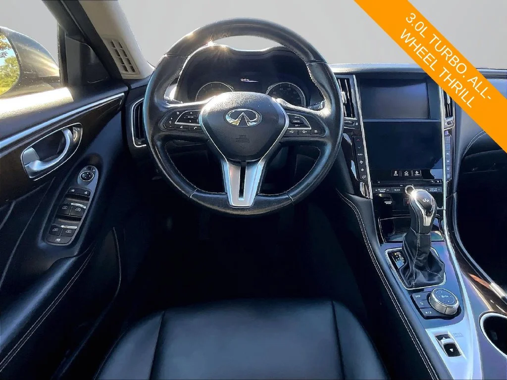 Used 2018 Blue INFINITI 3.0t LUXE image 5
