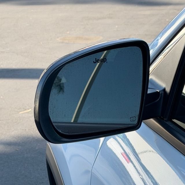 Used 2024 White Jeep Latitude image 11
