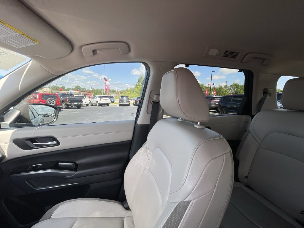 Used 2023 Blue Nissan SL image 7