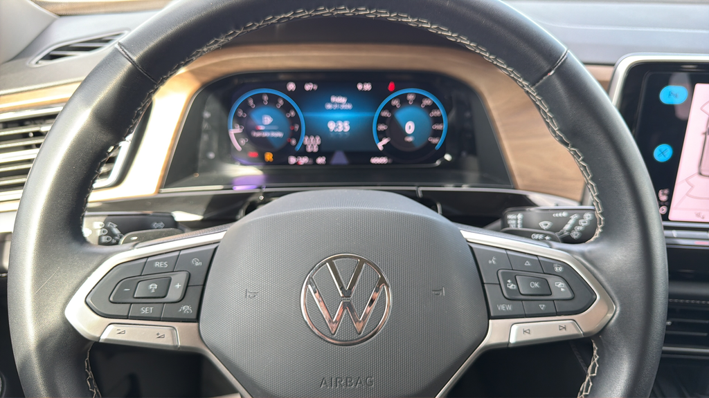 Used 2025 White Volkswagen 2.0T SE w/Technology image 26