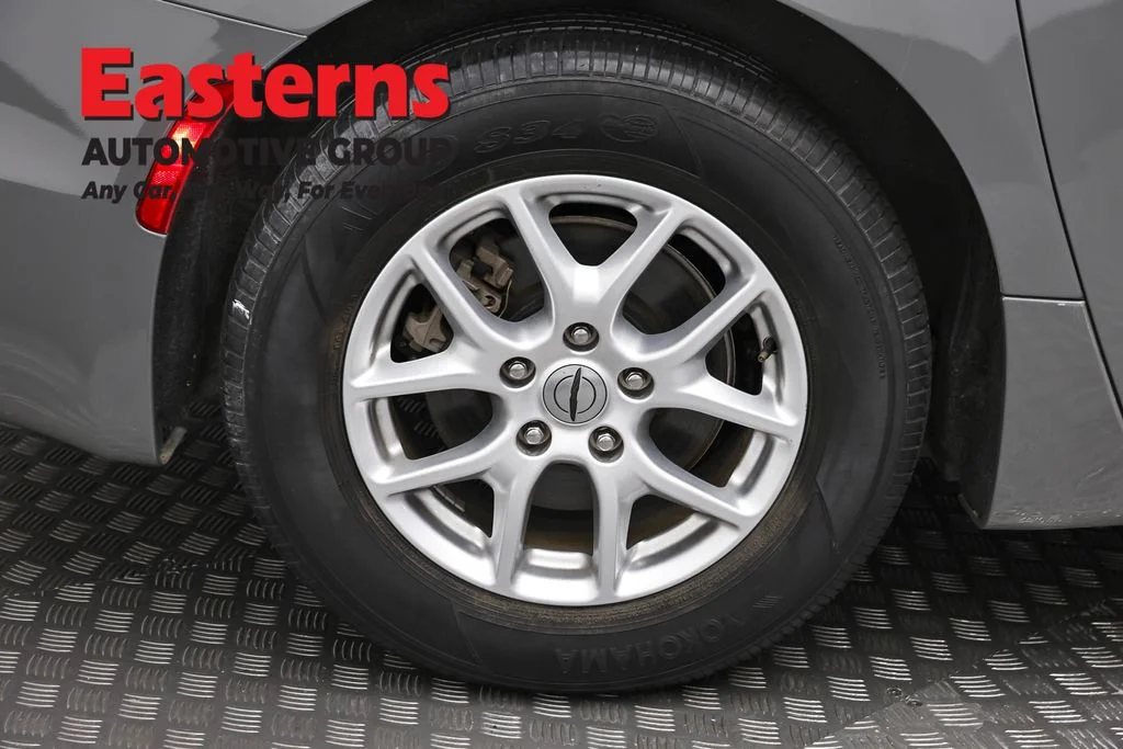 Used 2023 White Chrysler Touring L image 31
