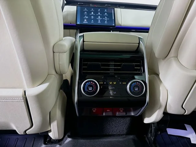 Certified Used 2023  Land Rover SE image 27