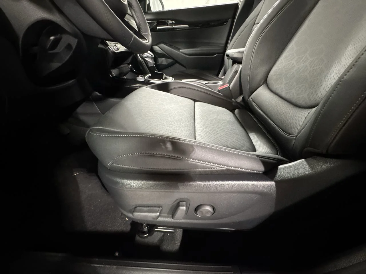 New 2026 Steel Gray Kia EX image 5