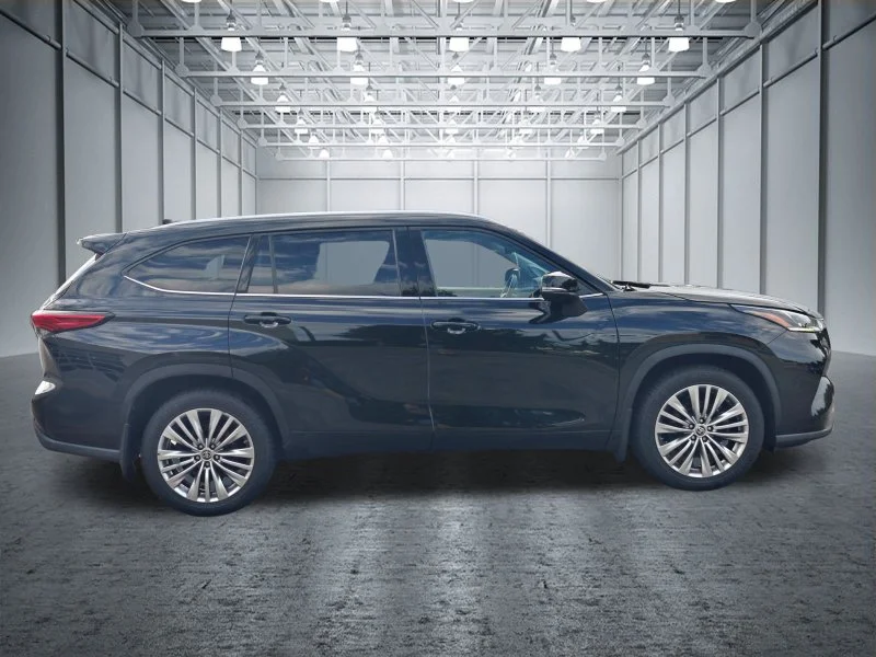 Used 2022 Black Toyota Platinum image 5