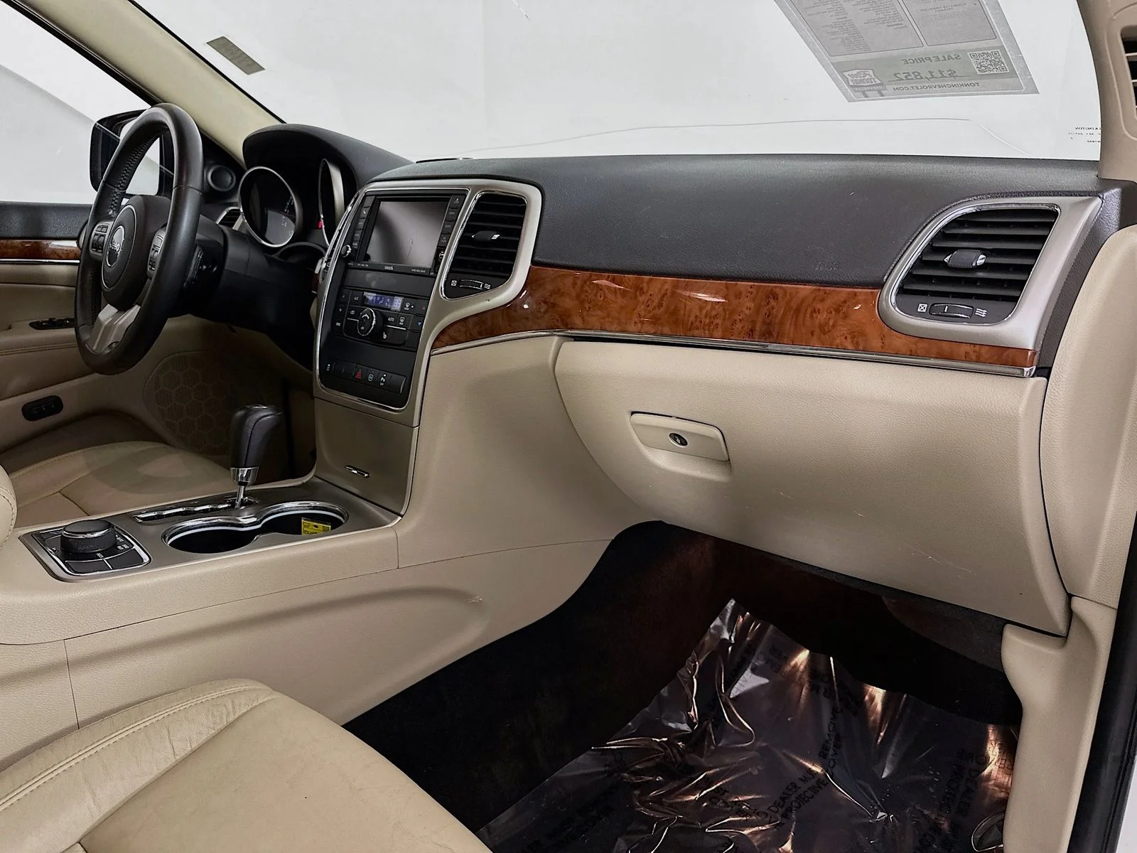Used 2011 Stone White Clearcoat Jeep Limited image 29