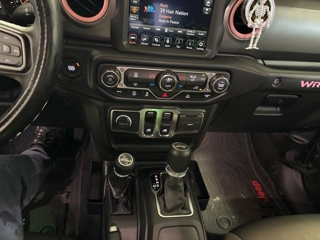 Used 2021 Granite Crystal Metallic Clearcoat Jeep Willys image 20