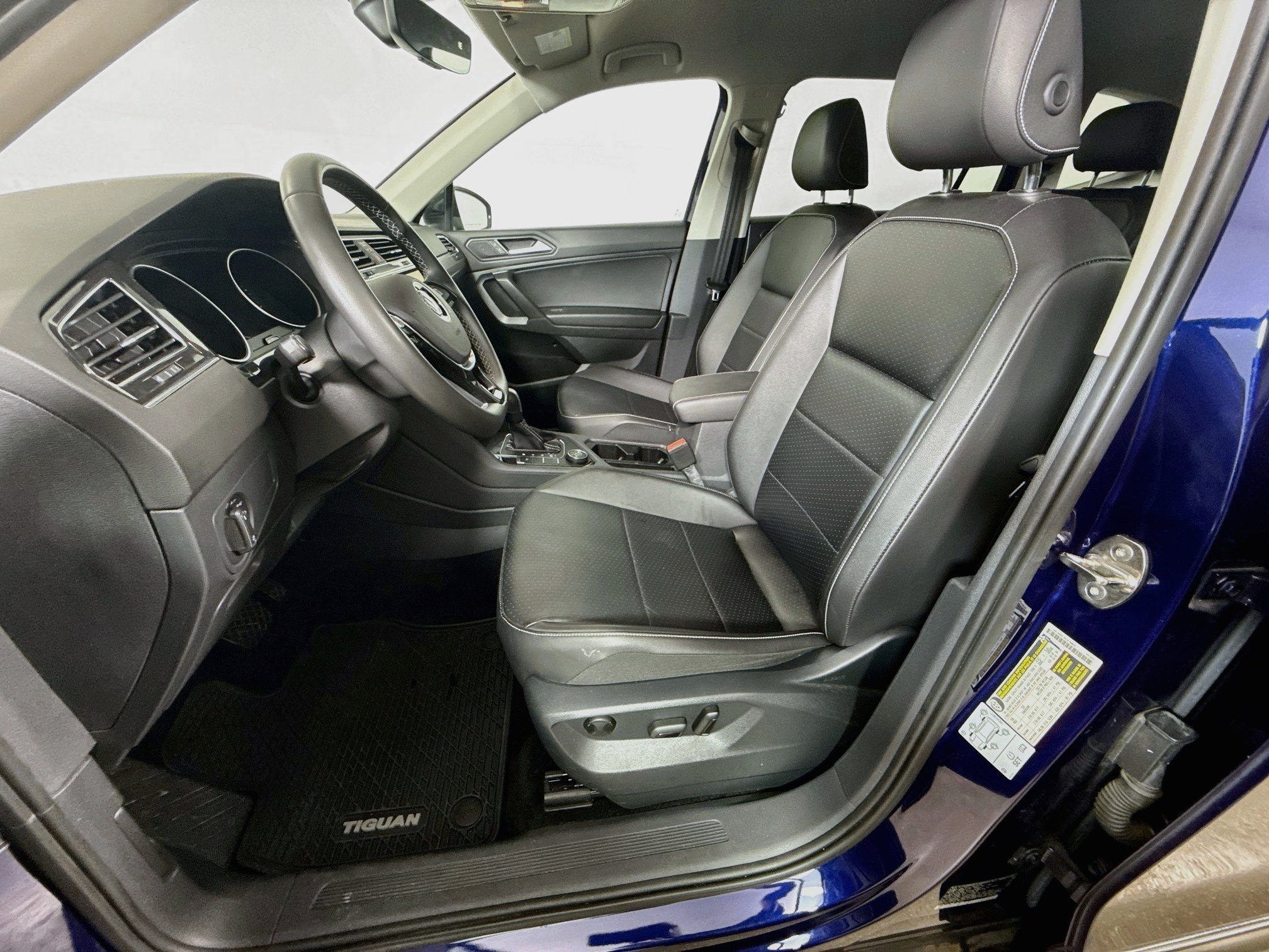 Used 2021 Atlantic Blue Metallic Volkswagen SE image 19