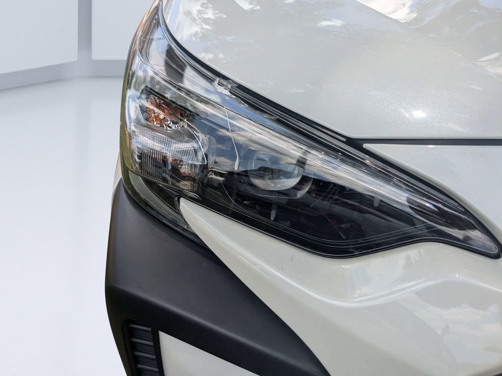 Used 2025 White Subaru Onyx Edition image 9