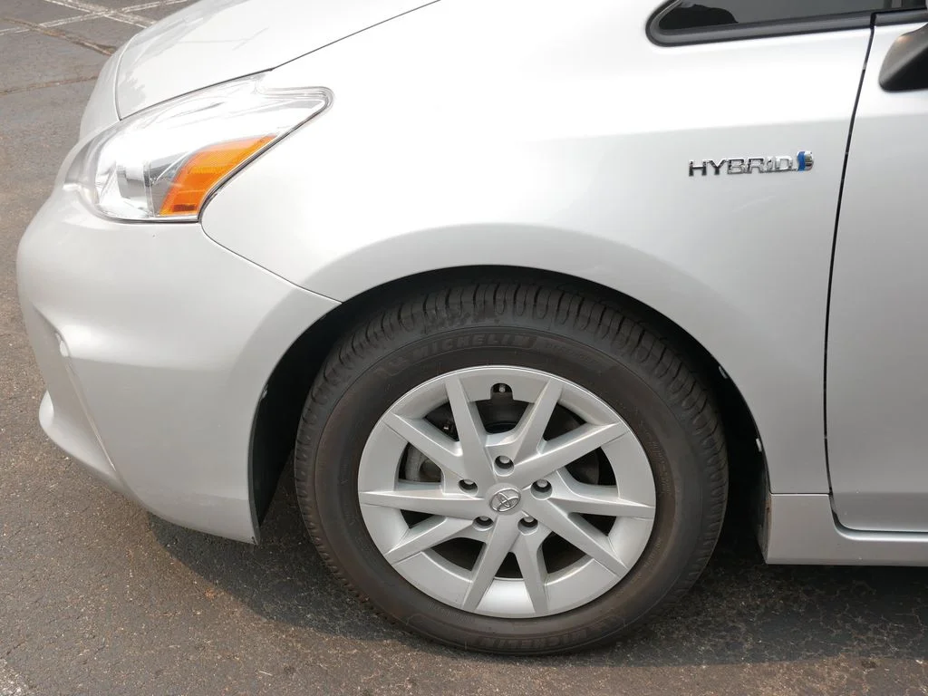 Used 2014 Silver Toyota Three image 8