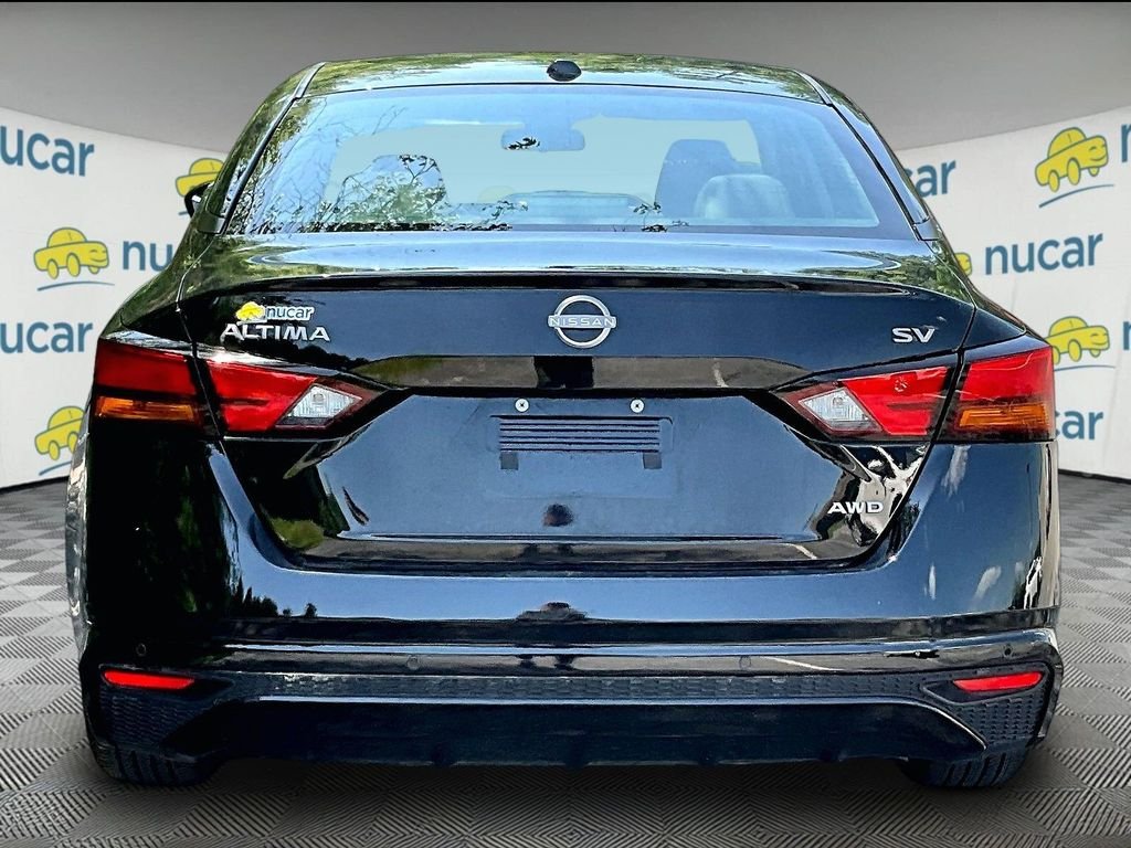 Used 2023 Super Black Clearcoat Nissan 2.5 SV image 5