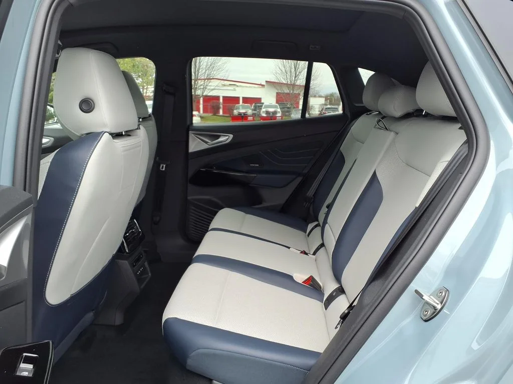 New 2026 Arctic Blue Metallic with Black Roof Volkswagen Pro S Plus image 17