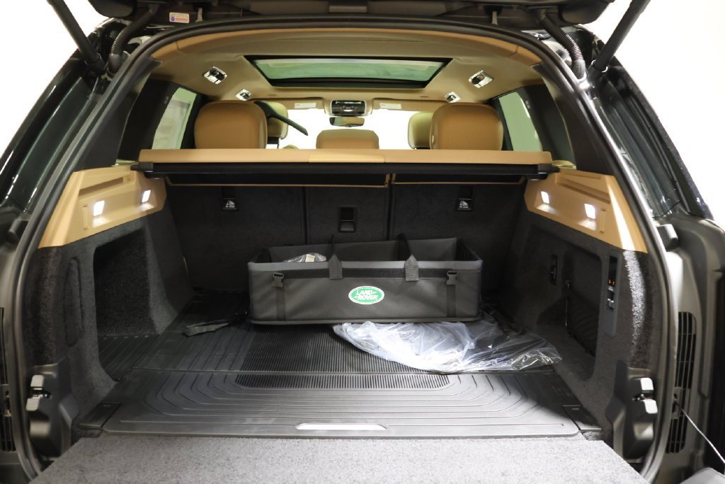 New 2027 Belgravia Green LAND ROVER SE image 46