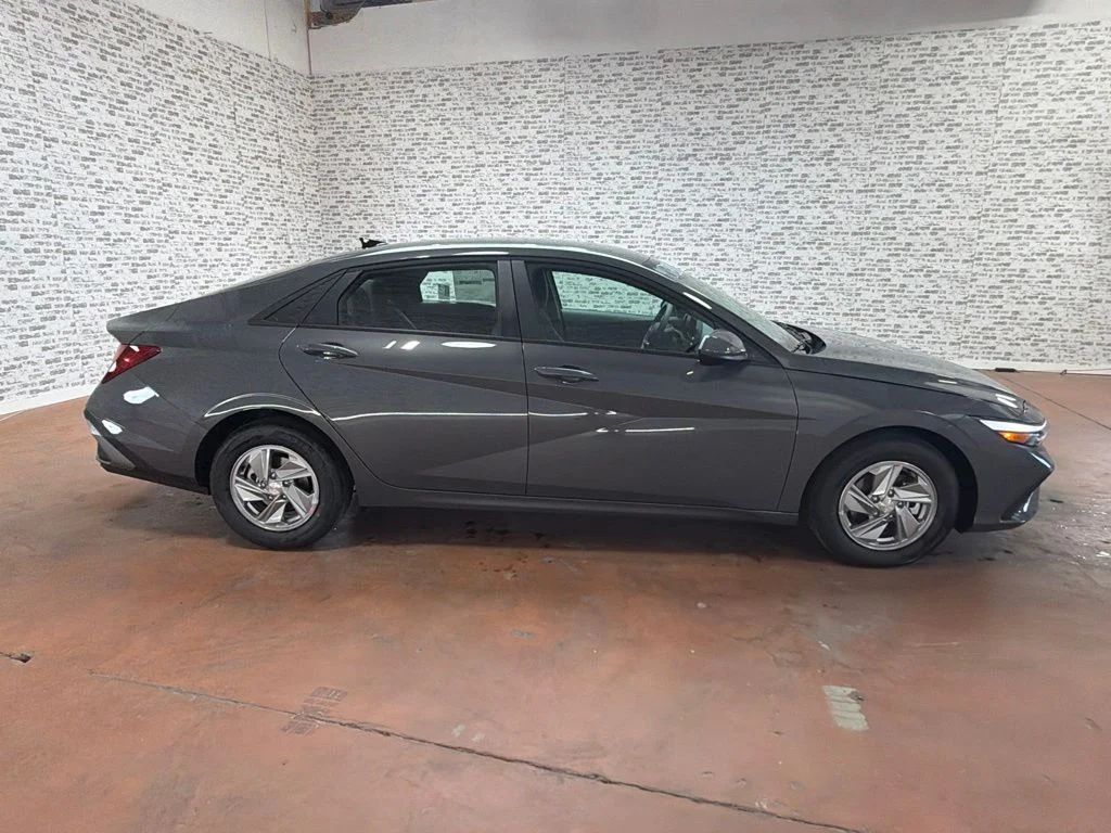 New 2026 Ecotronic Gray Hyundai SE image 8