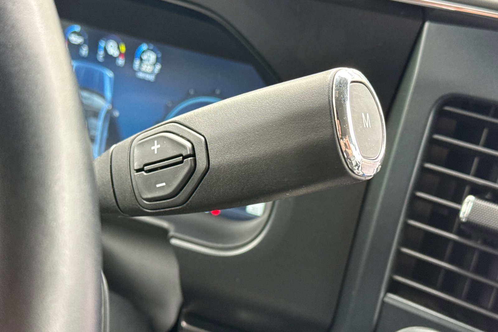Used 2024 Gray Metallic Ford LARIAT image 21