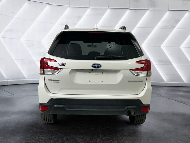 Used 2022 White Subaru Premium image 5