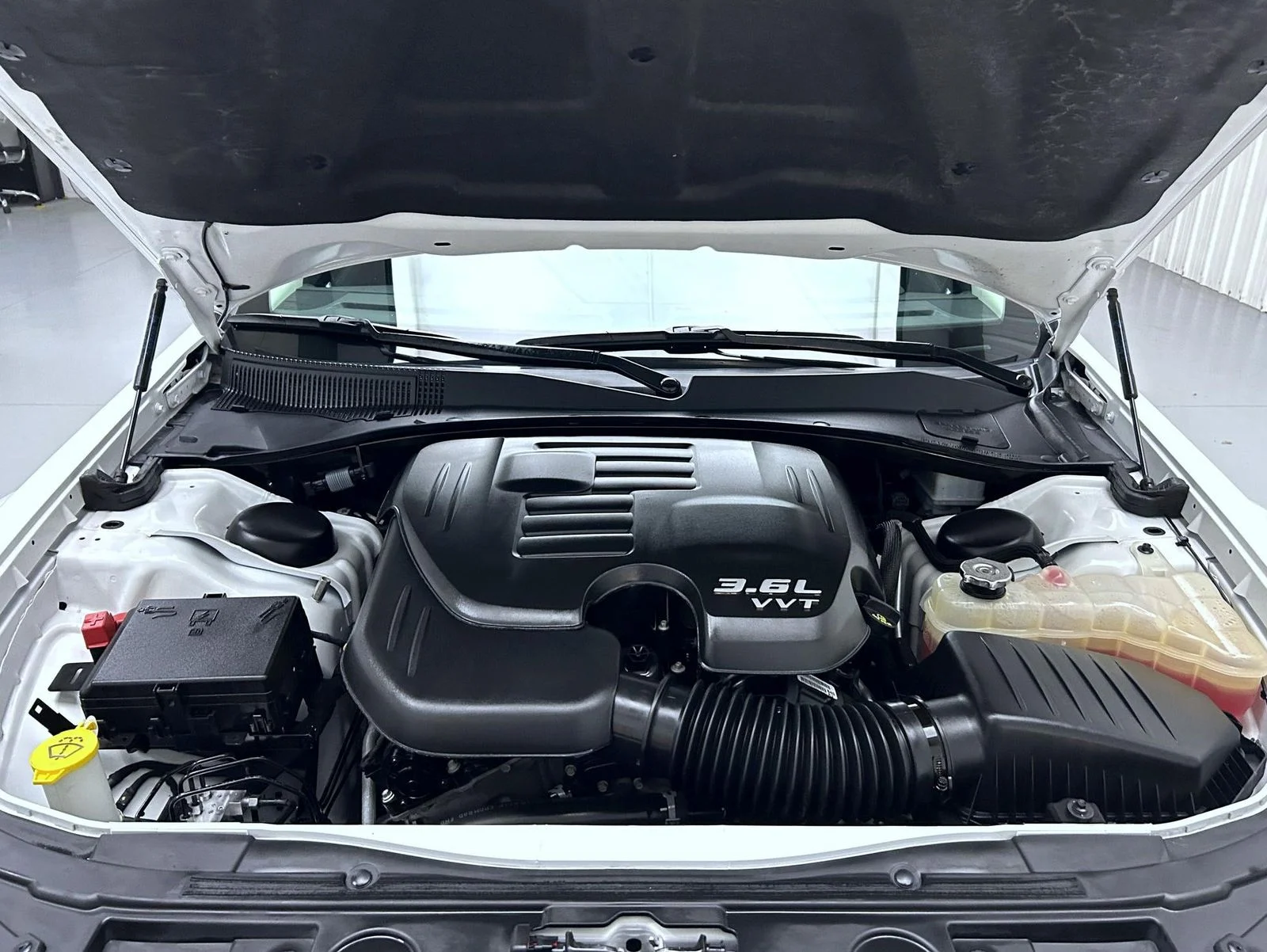 Used 2022 White Chrysler Touring image 24