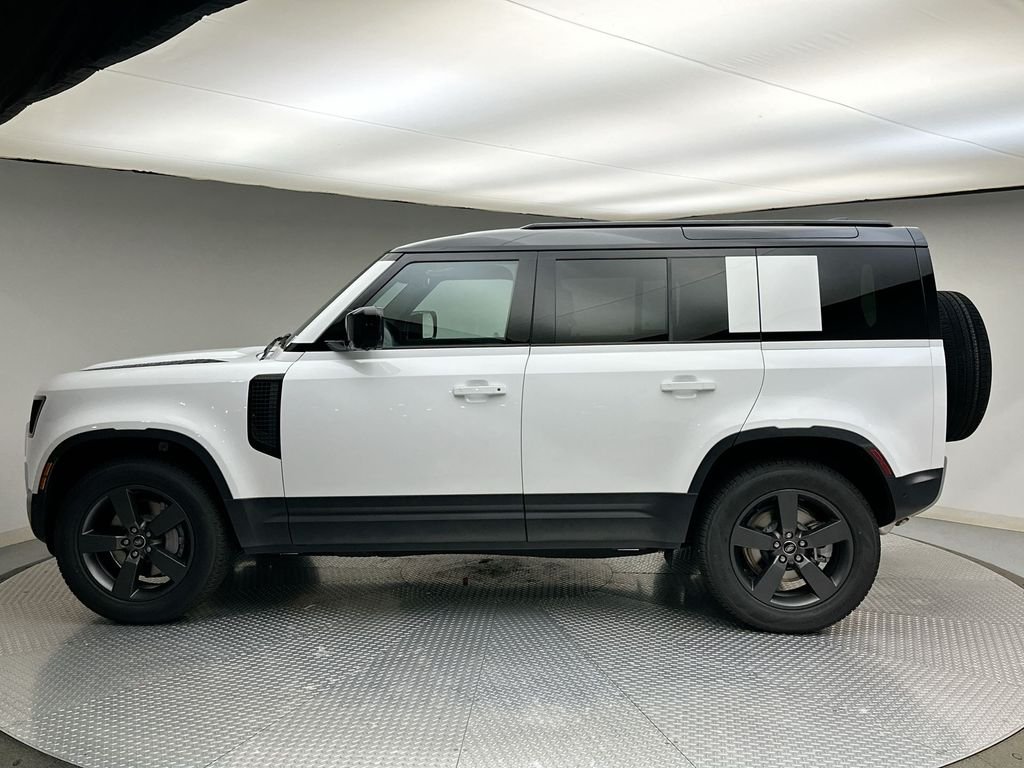Used 2025 Fuji White Land Rover S image 2