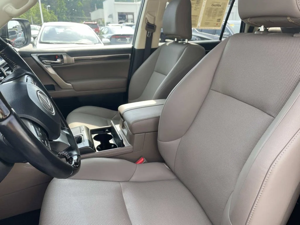 Used 2023 White Lexus 460 image 23