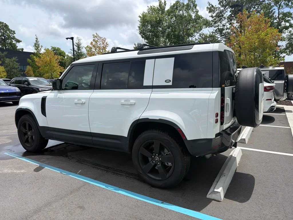 Certified Used 2025 Fuji White Land Rover S image 2