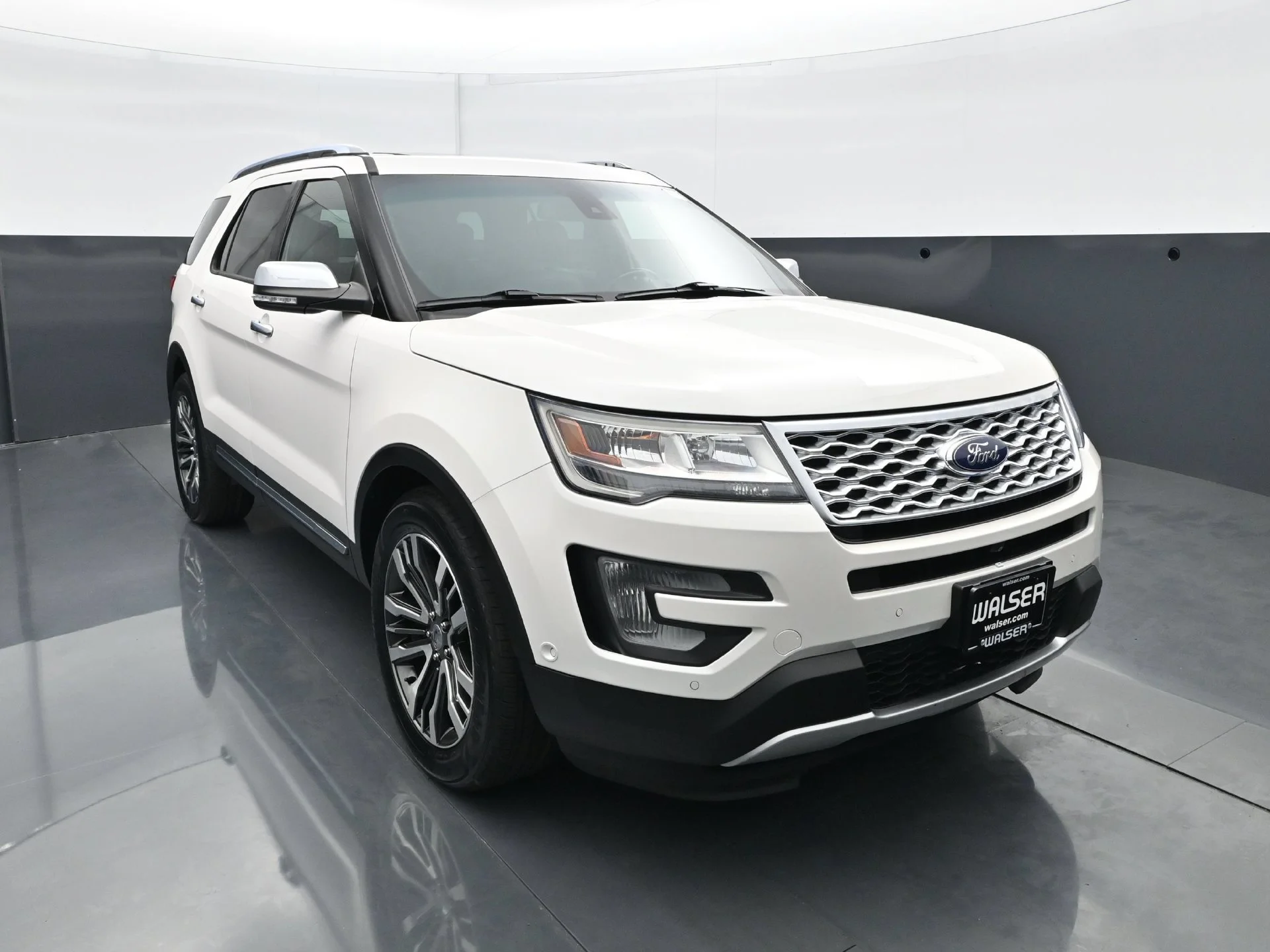 Used 2017  Ford Platinum image 11