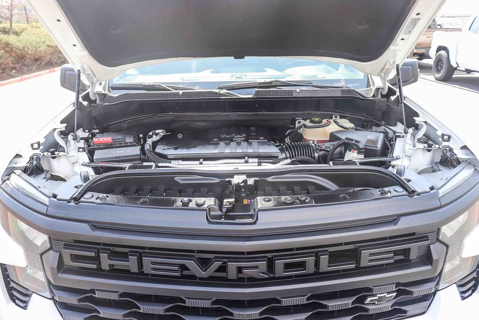 Used 2022 Summit White Chevrolet Custom image 32