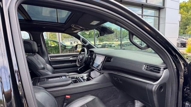 Used 2024 Diamond Black Crystal Pearlcoat Jeep Base image 24