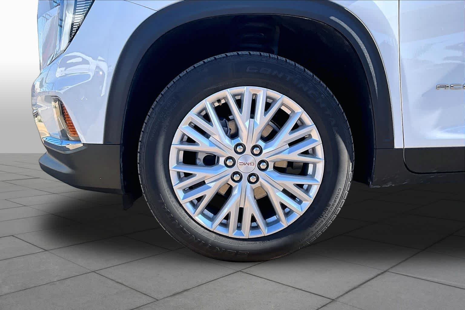 Used 2026 Summit White GMC FWD Elevation image 11