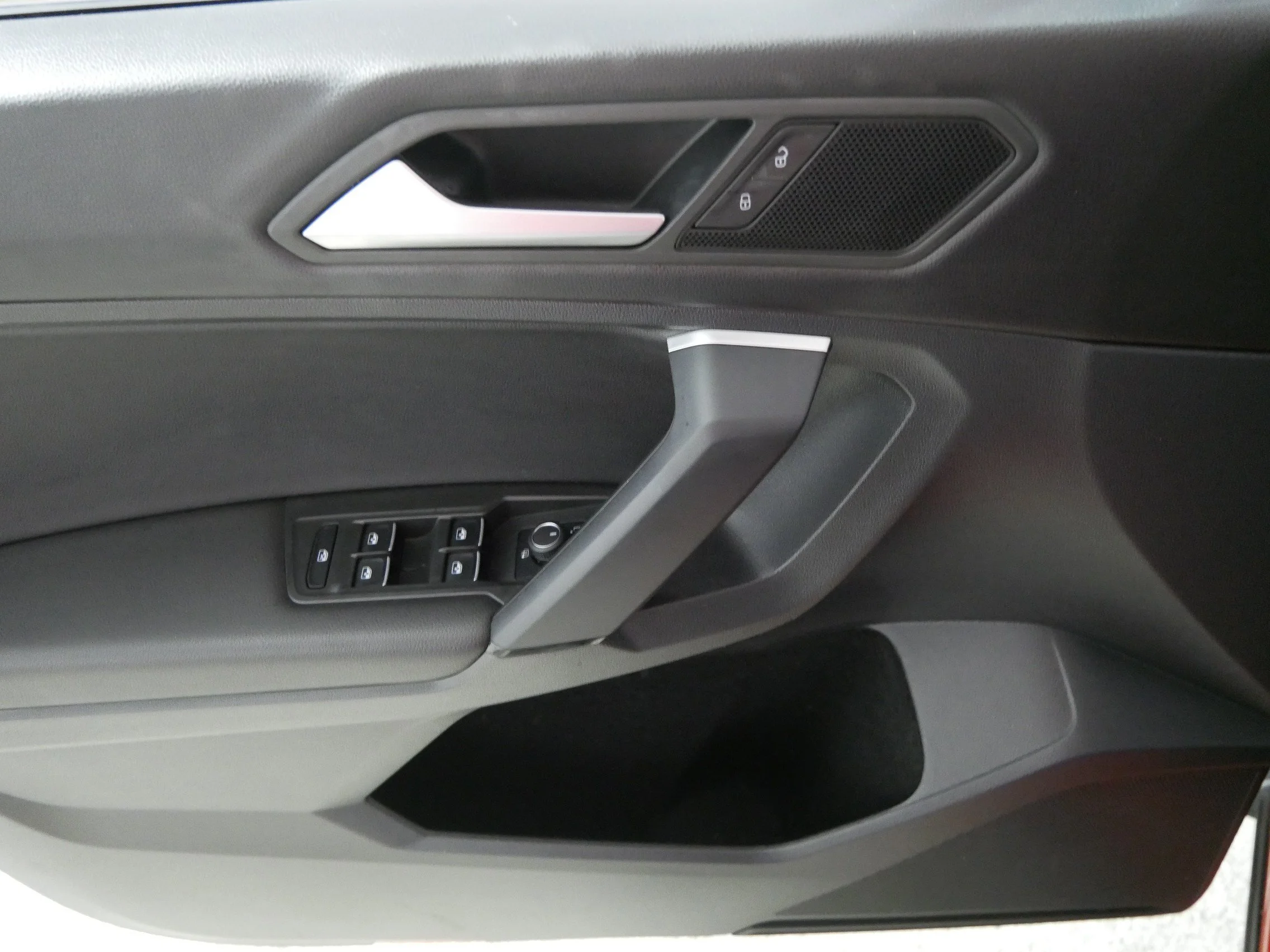 Used 2019 Habanero Orange Metallic Volkswagen SE image 19