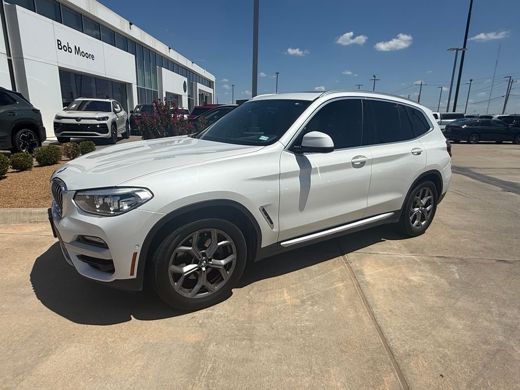 Used 2021 White Metallic BMW sDrive30i image 1