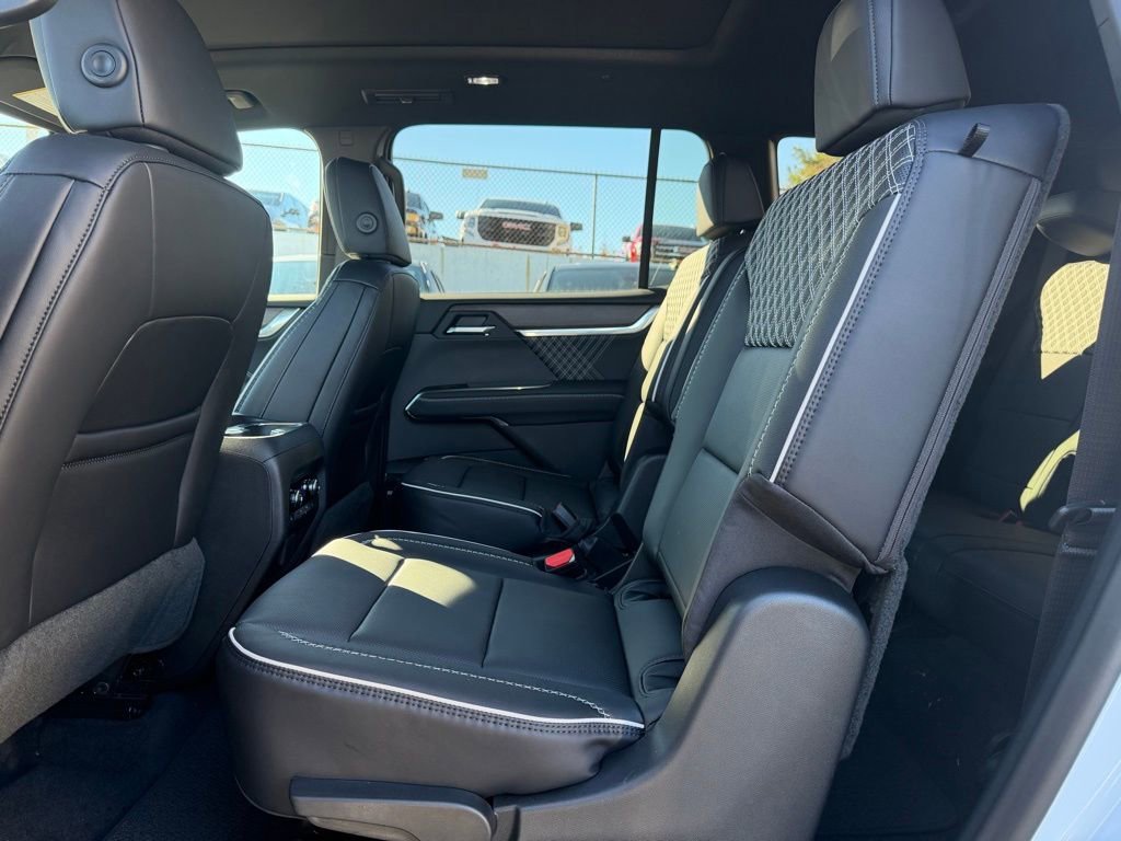 2026 GMC Acadia Denali - Photo 7