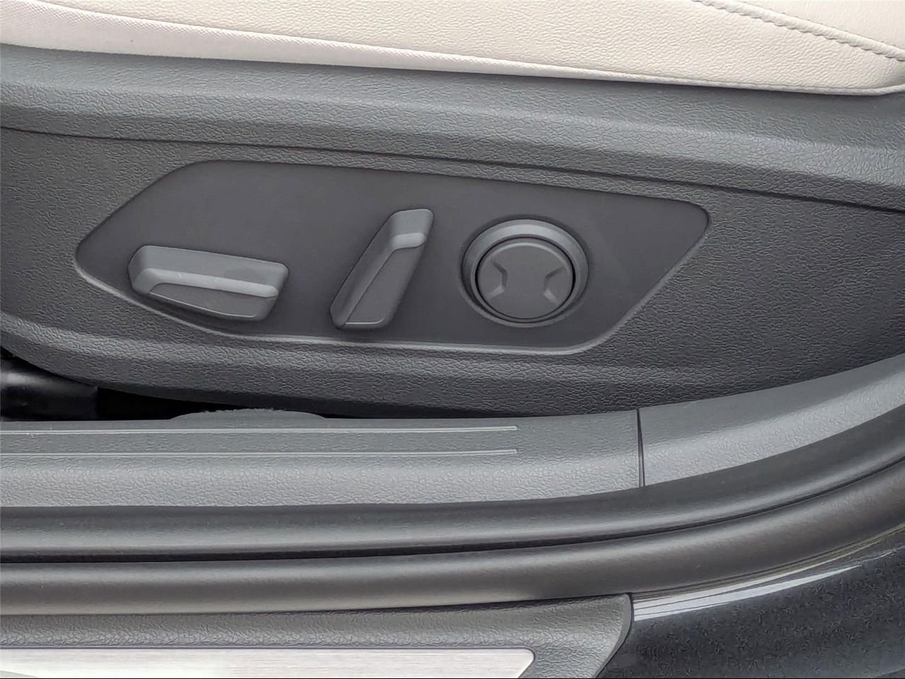 2025 Hyundai Sonata Hybrid Limited - Photo 13