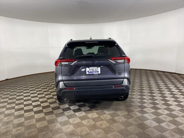 2020 Toyota RAV4 XLE - Photo 7