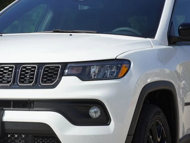New 2026 Bright White Clear-Coat Exterior Paint Jeep Latitude image 7
