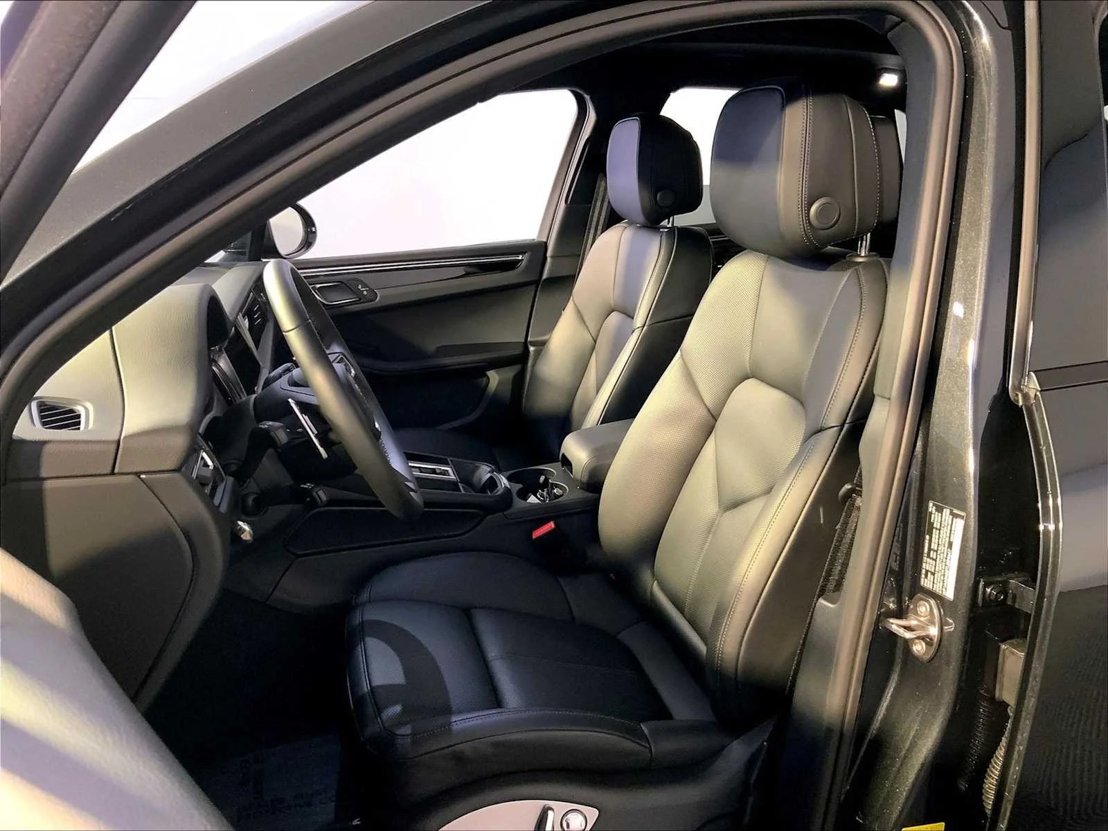 2026 Porsche Macan Base - Photo 5