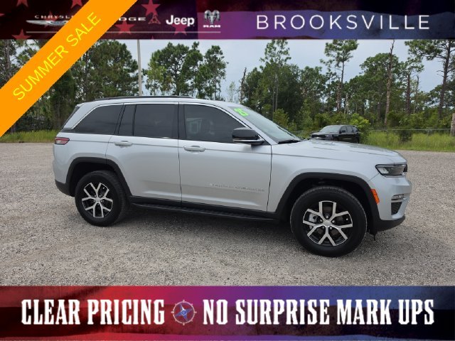 Certified Used 2025 Silver Jeep Limited image 1