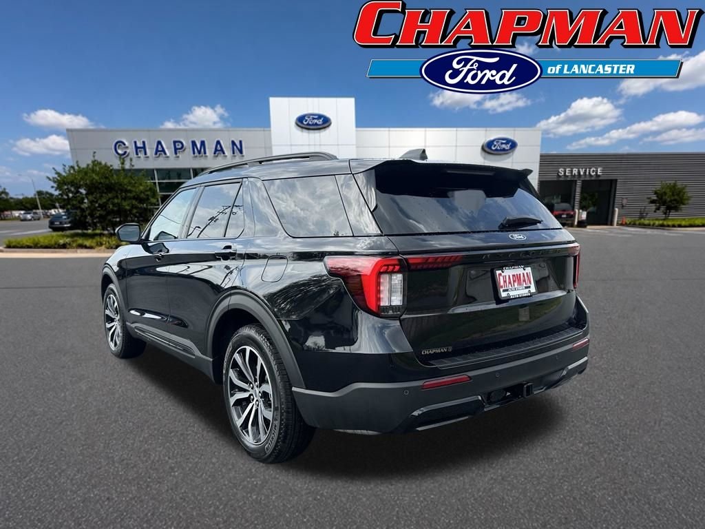 New 2027 Agate Black Metallic Ford ST-Line image 3