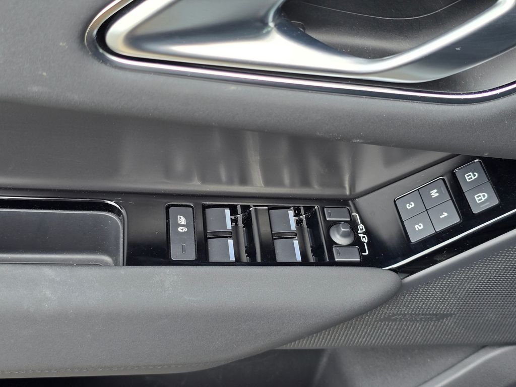 Certified Used 2025 Gray Land Rover Dynamic SE image 29
