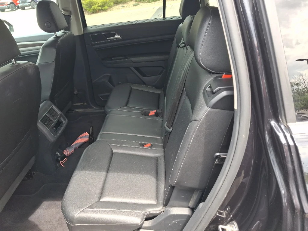 Used 2019 Deep Black Pearl Volkswagen 3.6L V6 SE w/Technology image 4