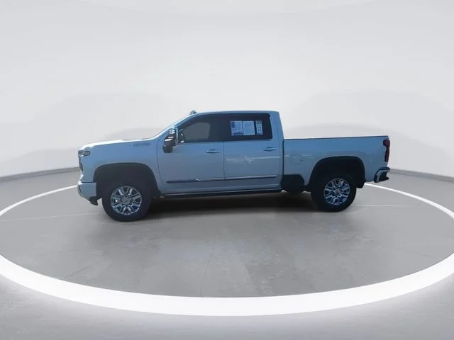 Used 2025 Beige Chevrolet High Country image 5