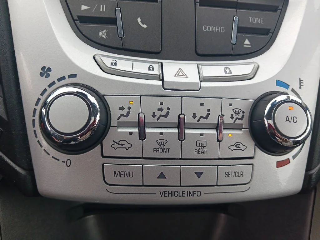 Used 2015 SILVER TOPAZ METALLIC Chevrolet LT image 24