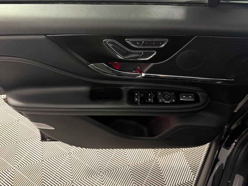 Used 2024 Black Metallic Lincoln Grand Touring image 21