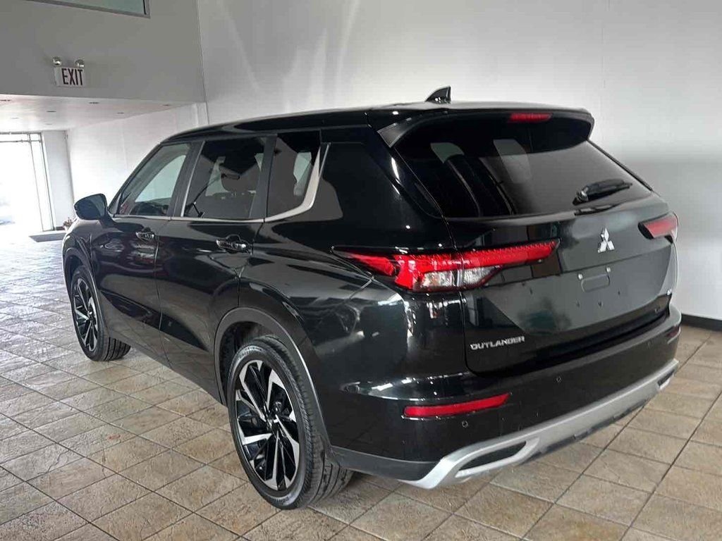 Used 2024 Black Mitsubishi SE Black Edition image 6