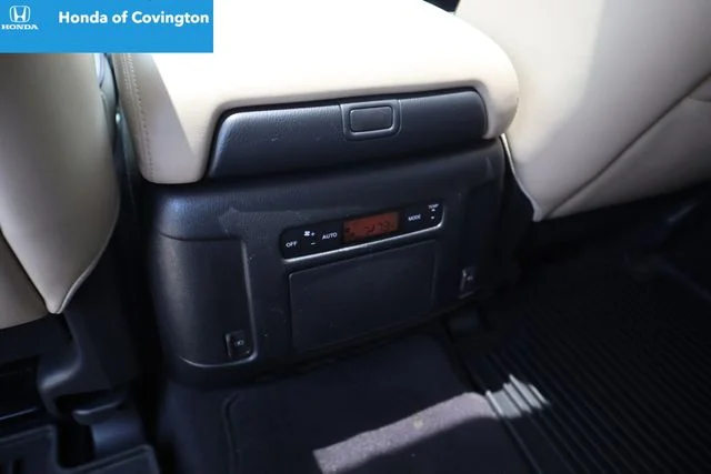 Used 2018 Pearl White Nissan SL image 23