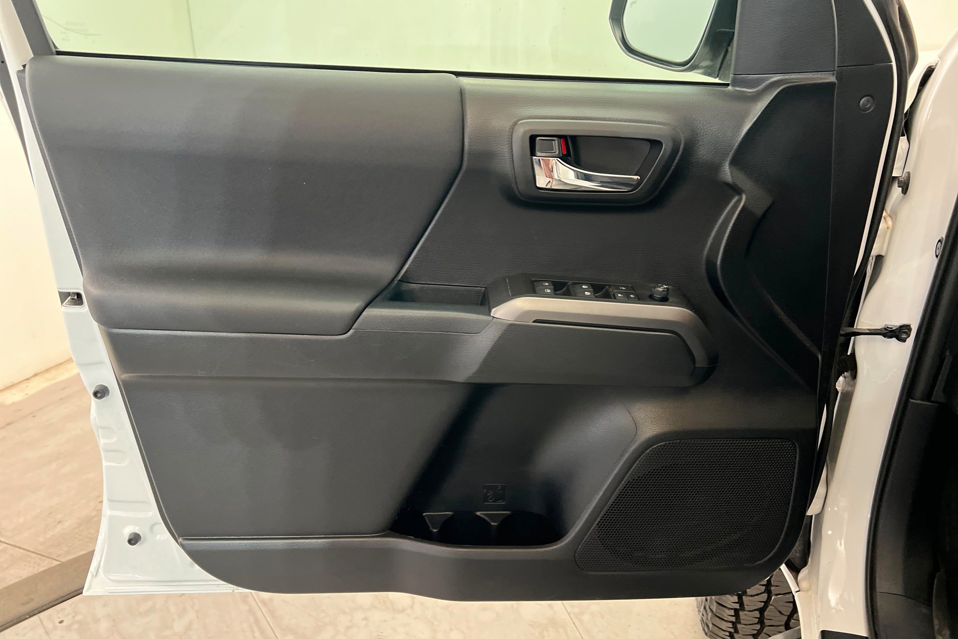 Used 2019 SUPER WHITE Toyota TRD Off-Road image 15
