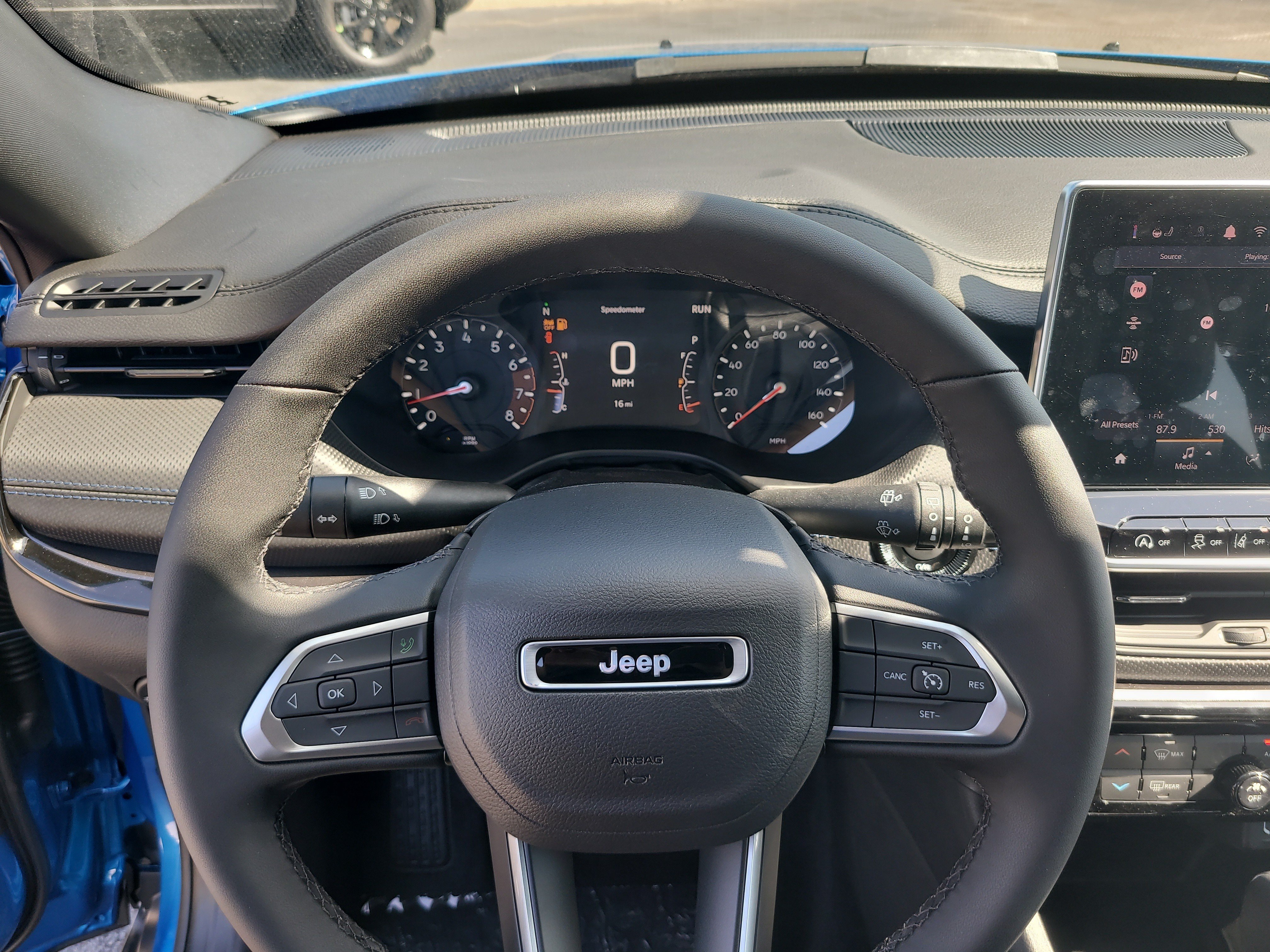New 2026 Hydro Blue Pearl-Coat Exterior Paint Jeep Latitude Altitude image 19