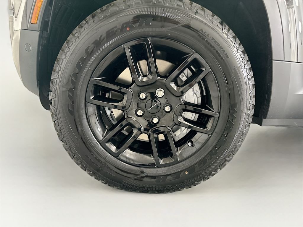 New 2026 Carpathian Grey Land Rover S image 29