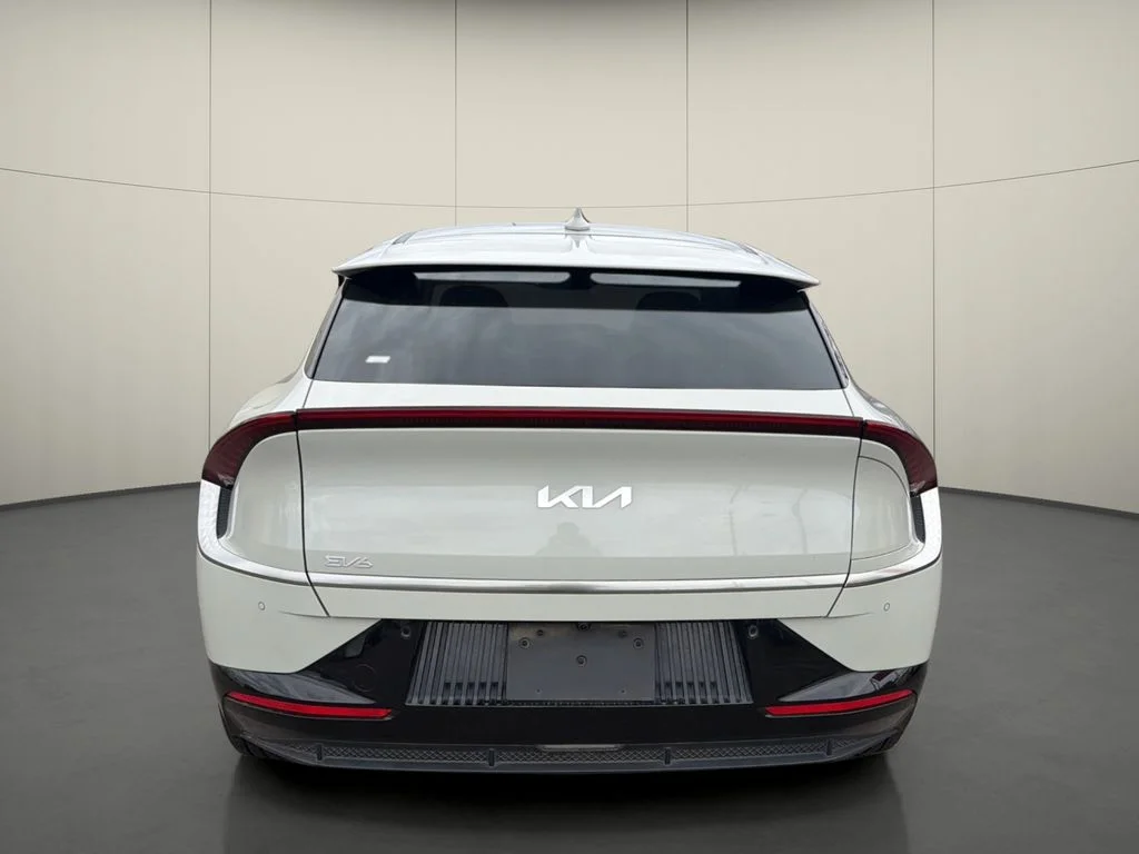 Used 2023 White Kia Wind image 6